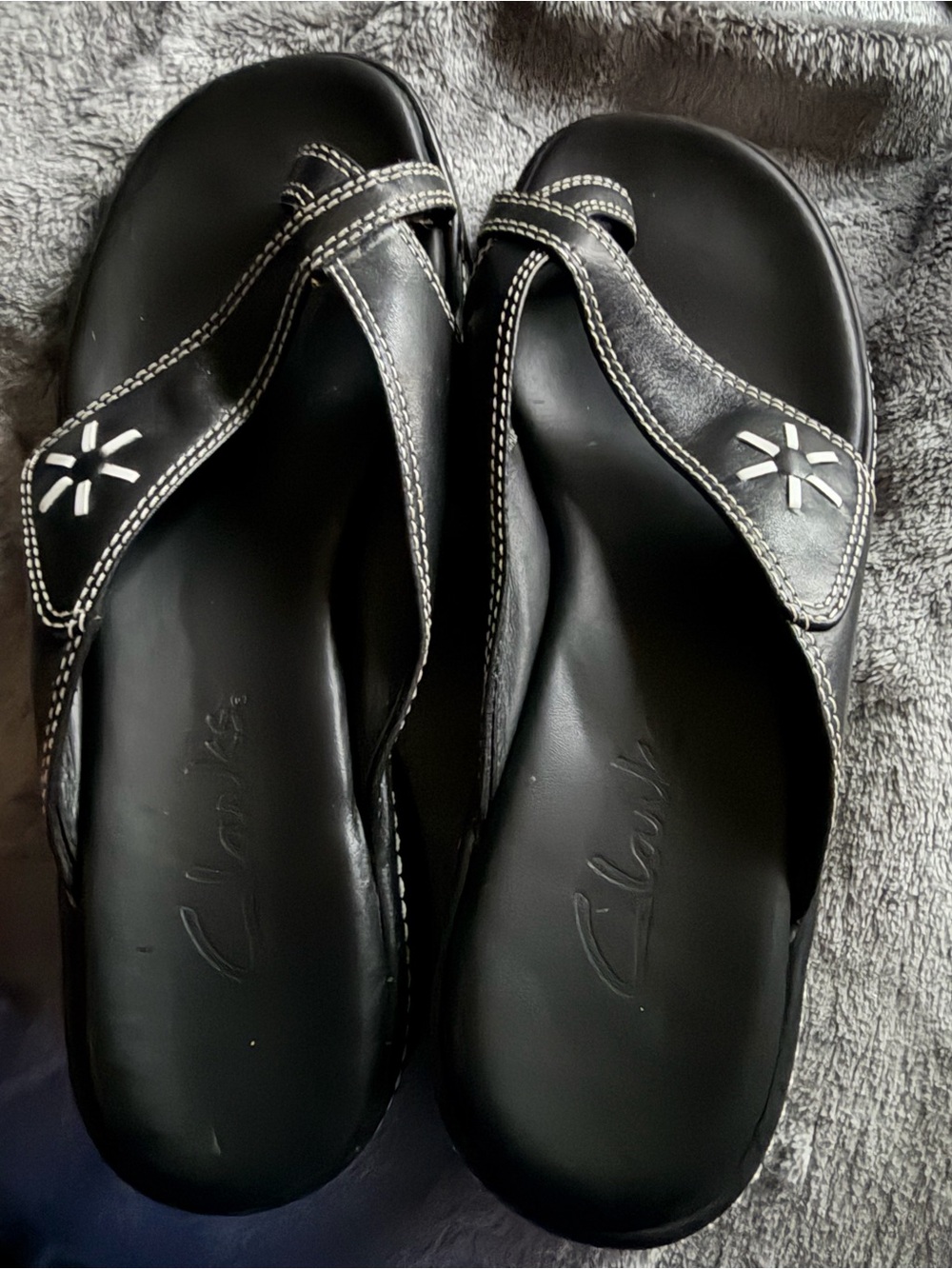 Clarks Black Women's Thong Sandals with White Stitching
